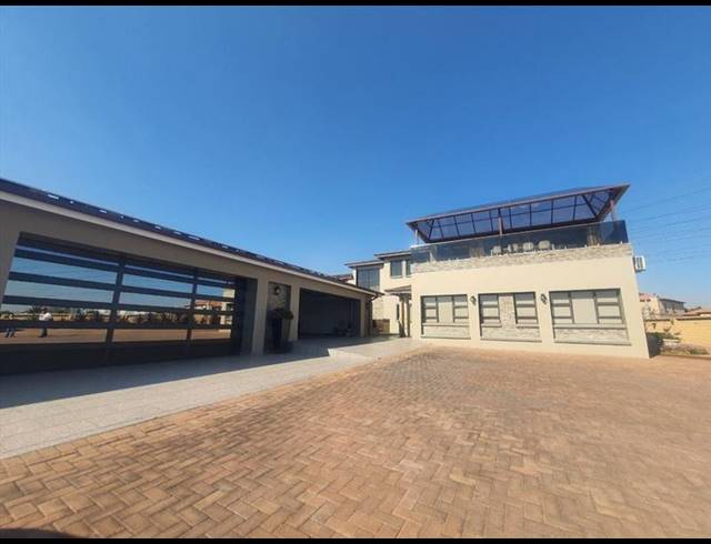 5 BEDROOM HOUSE FOR SALE IN PARKRAND